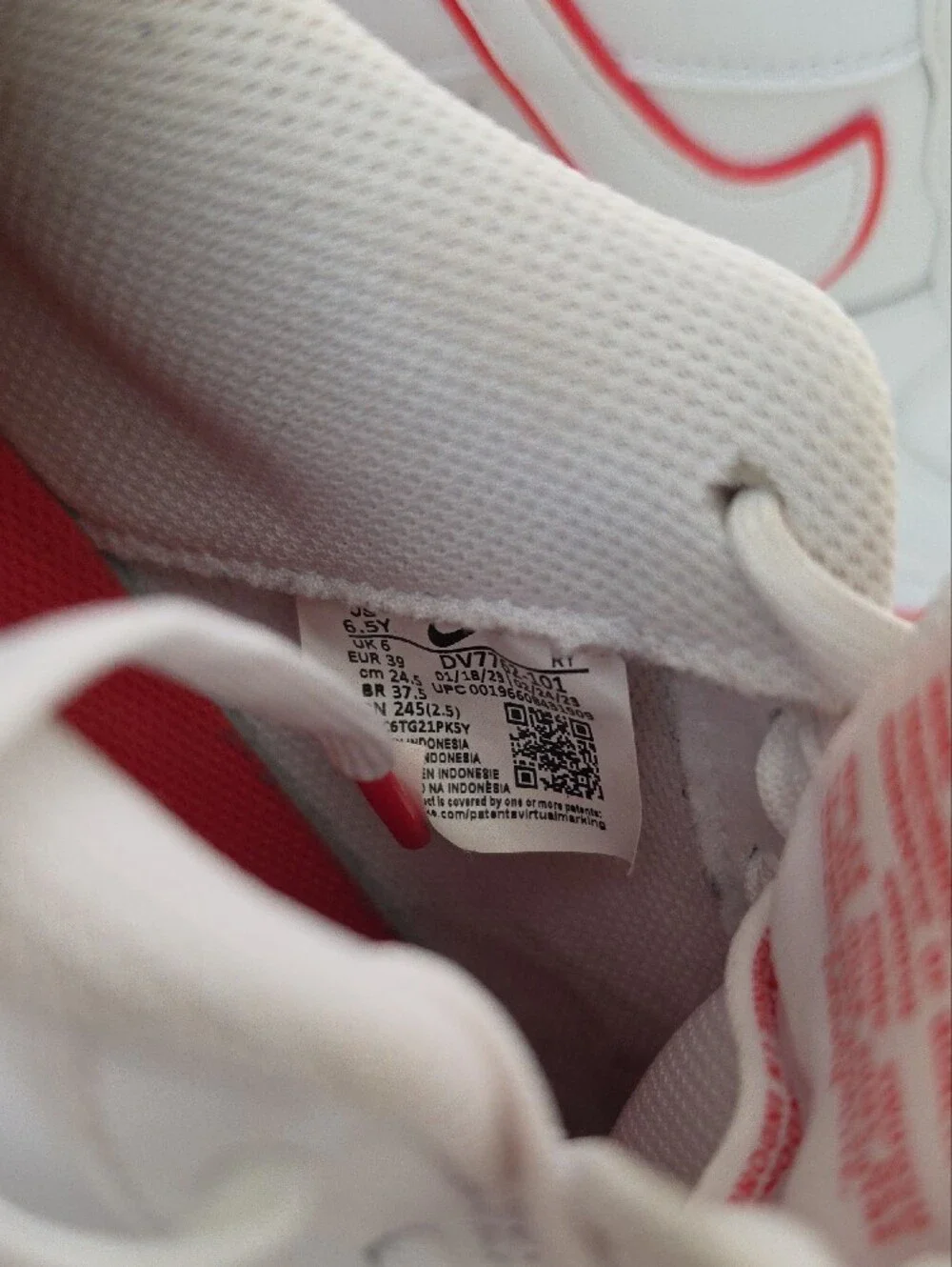 Nike Kids Sneakers - White & Red Low-Top